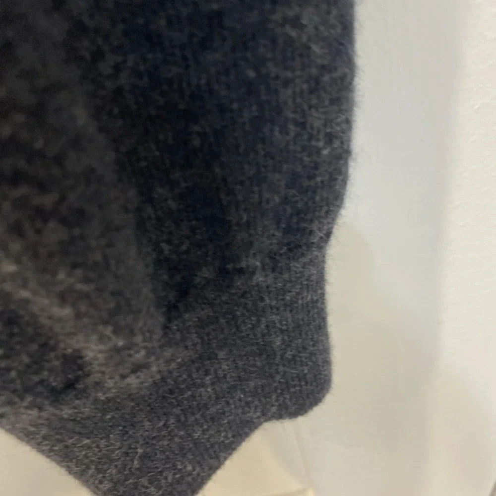 Express dark gray merino wool v-neck long sleeve sweater - medium            812